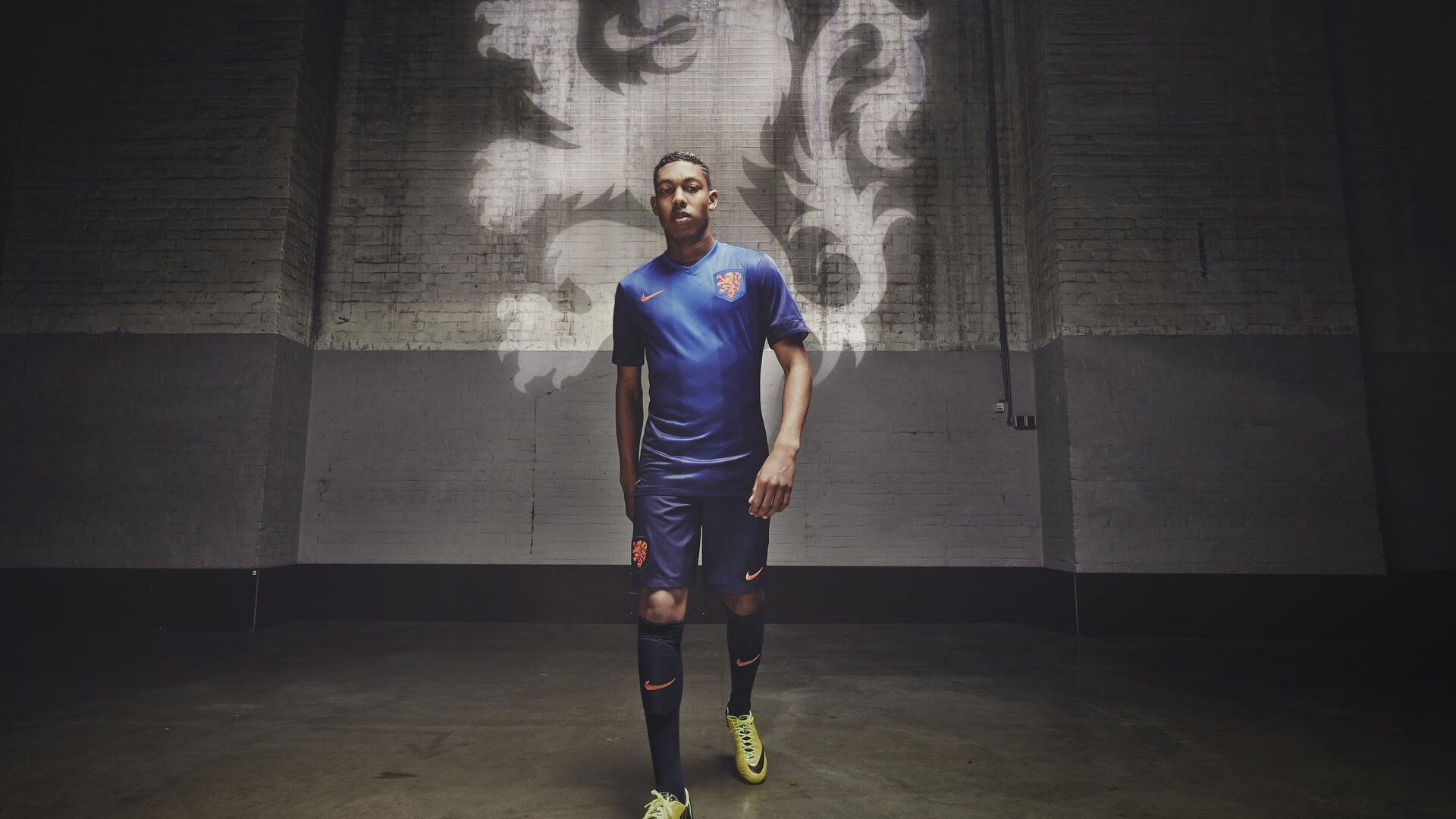 “泥泞火花:雨后赛道的疯狂对决”,雨后泥泞的路