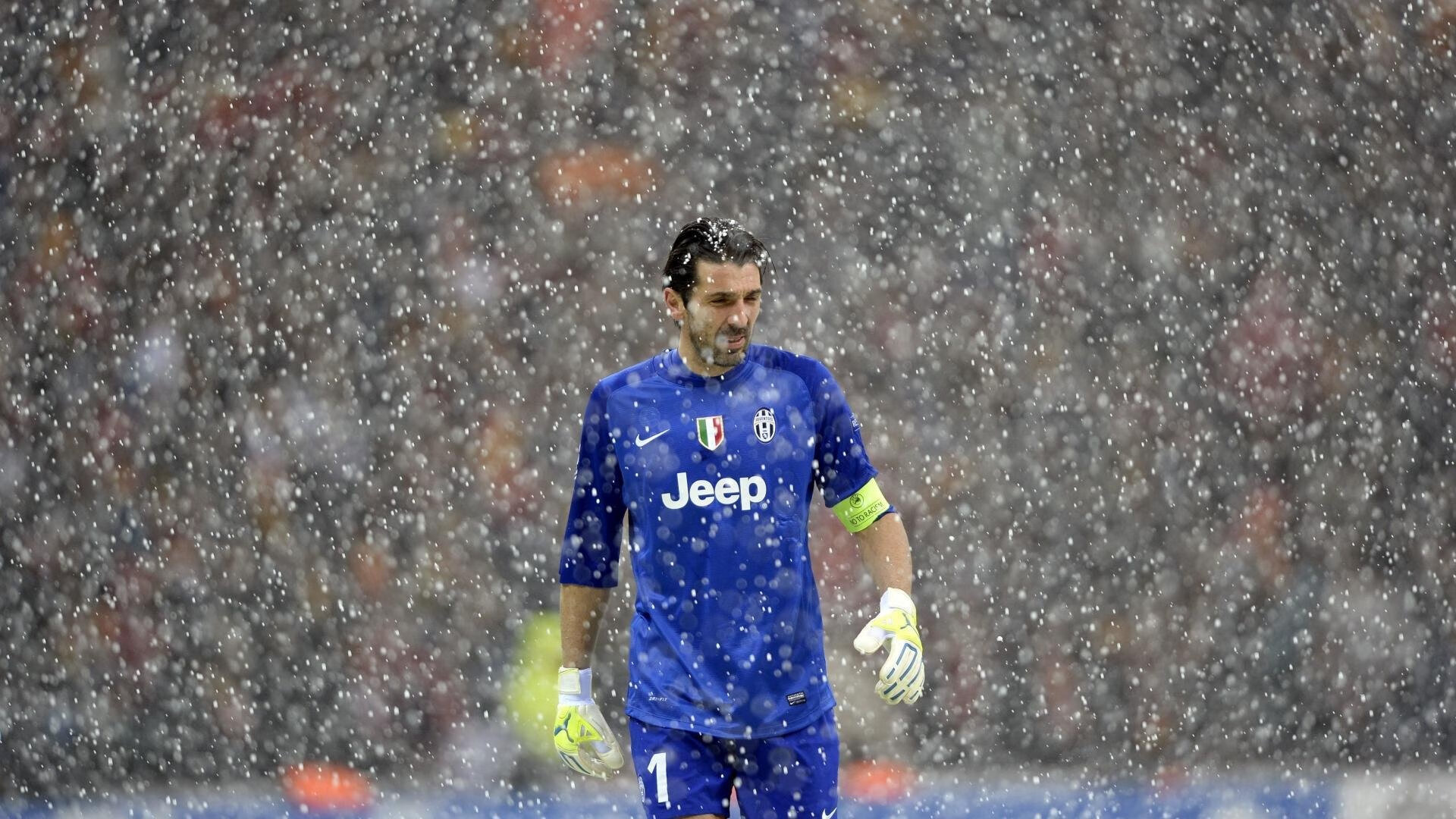 欧冠名额激烈争夺，积分榜上的生死瞬间，欧冠目前积分排名